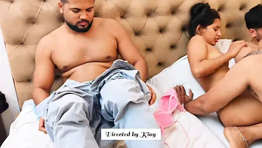 Seks foursome hot bareng gadis imut india di seks threesome