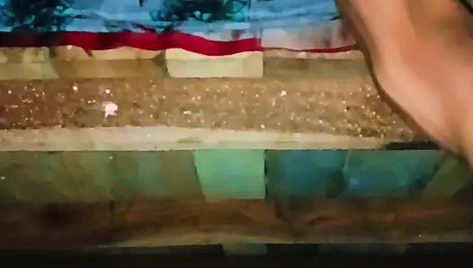 Sister-in-law's bad fucking and spreading both her legs, put the whole penis and took out the piss from the pussy.
