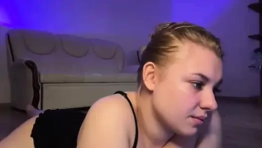 Bbw jucielussie sutting on cam and sucking dildo