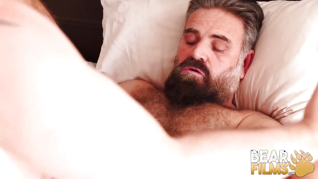 BEARFILMS - Young Adam Jones fucks Stepdaddy bear Alfer Cuero