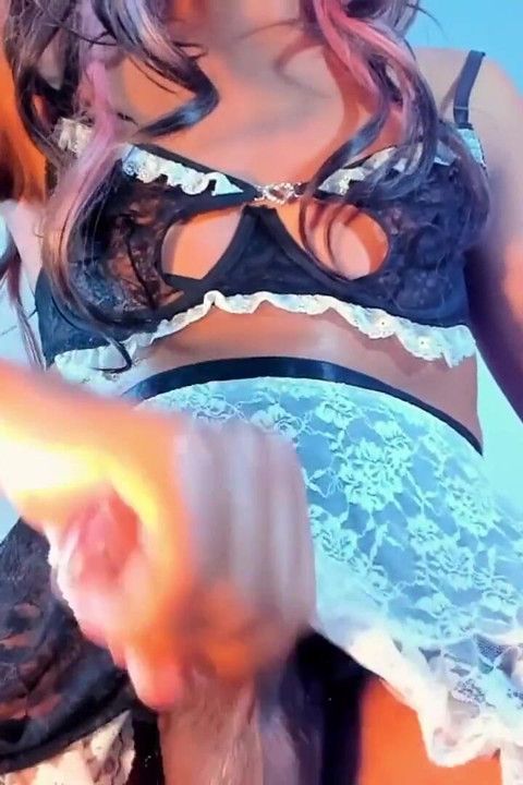 Colombian Lady Pumps Her Milk