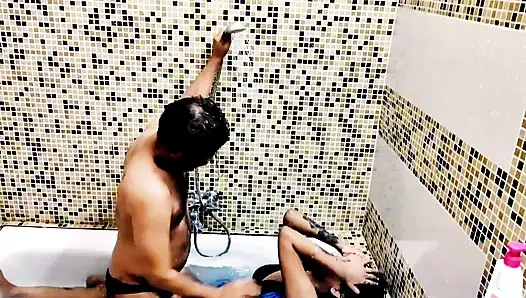 A desi couple went to a five star hotel and fuck hard in Jacujji