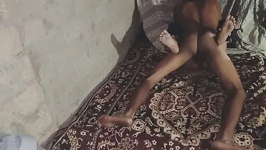 Ateşli Hintli desi üvey üvey erkek kardeş ve kayınbiraderi ateşli seks