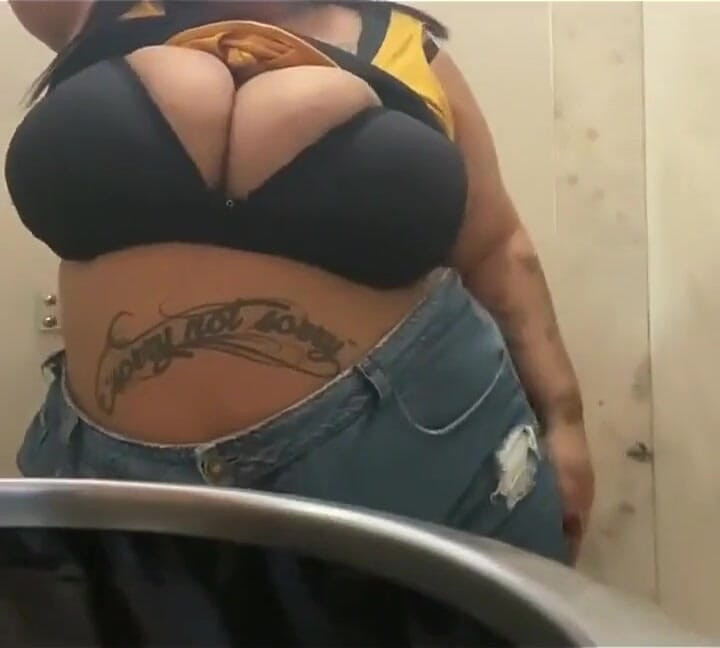 I Love a Public Restroom to Show off - Mary Jhuana