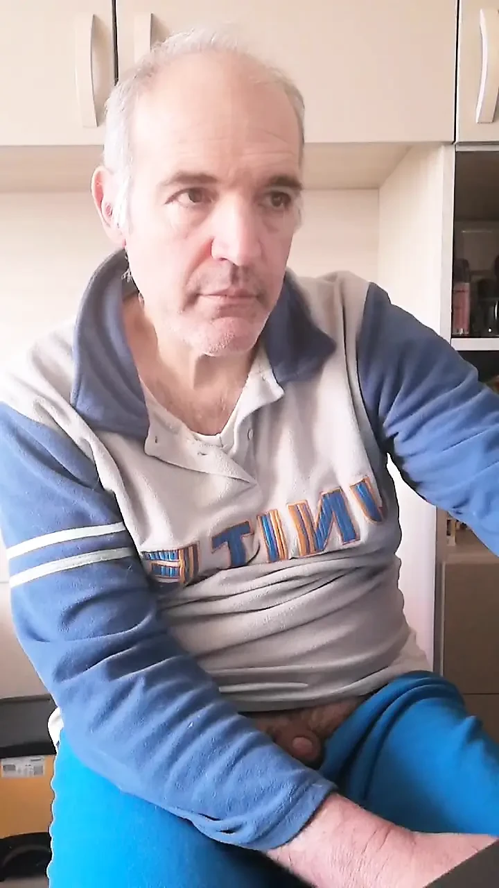 Piss with a Handjob That Lasts 130 Minutes in Live Show and I Stick My Finger in My Ass Masturbating My Anus