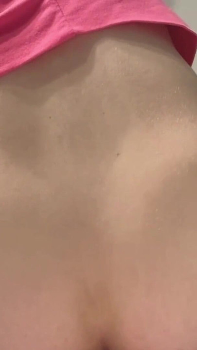 娘娘腔 femboy 骑着一根巨大的假阳具 | 短片 1