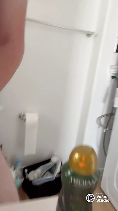 19 yaşındaki adam agresif bir şekilde fleshlight'ı sikiyor ve senin için sert boşalıyor