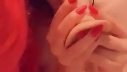 Spuck auf dildo und lutsch es so schmutzig