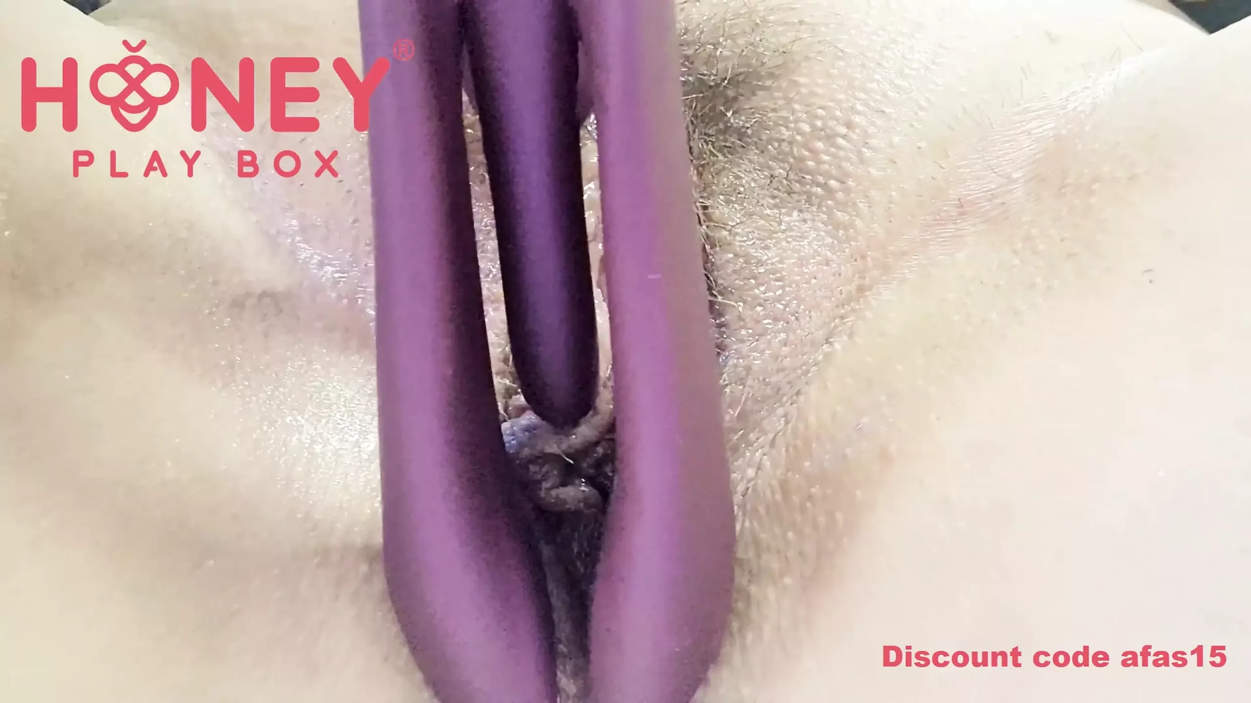 La splendida milf italiana ha un orgasmo fantastico con terri di honeyplaybox