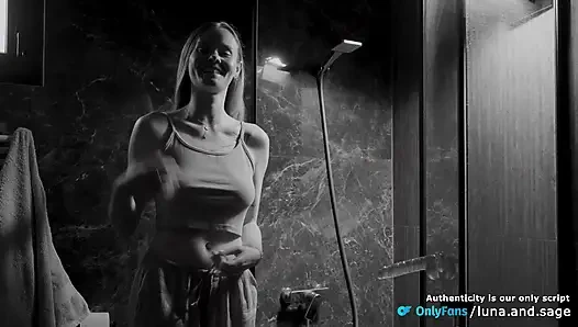 Buharlı duş solo sahnesi (dildo ve bakış açısı) - gerçek amatör b&w artsy tape