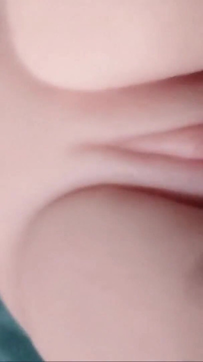 Uzbudljiv trenutak iz "Naughty Boy Fucks His New Silicone Babe For First Time"