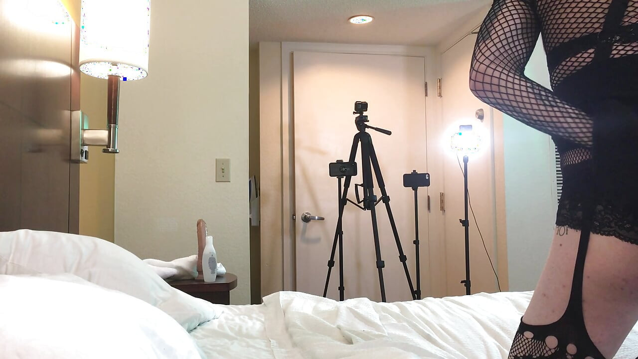 Goth Crossdresser Jade Madison ดูดควย - คลิปสั้น 7