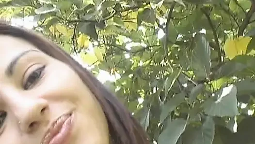 Ngajak cewek perancis ini lagi asik mainin memeknya