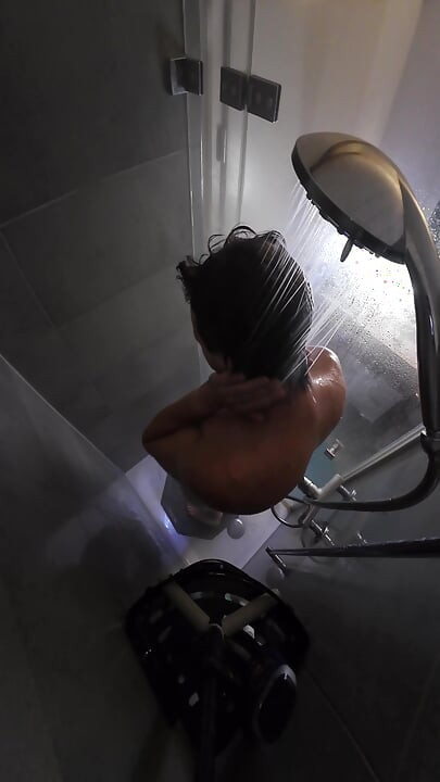 Guy with tiny dick uses my shower