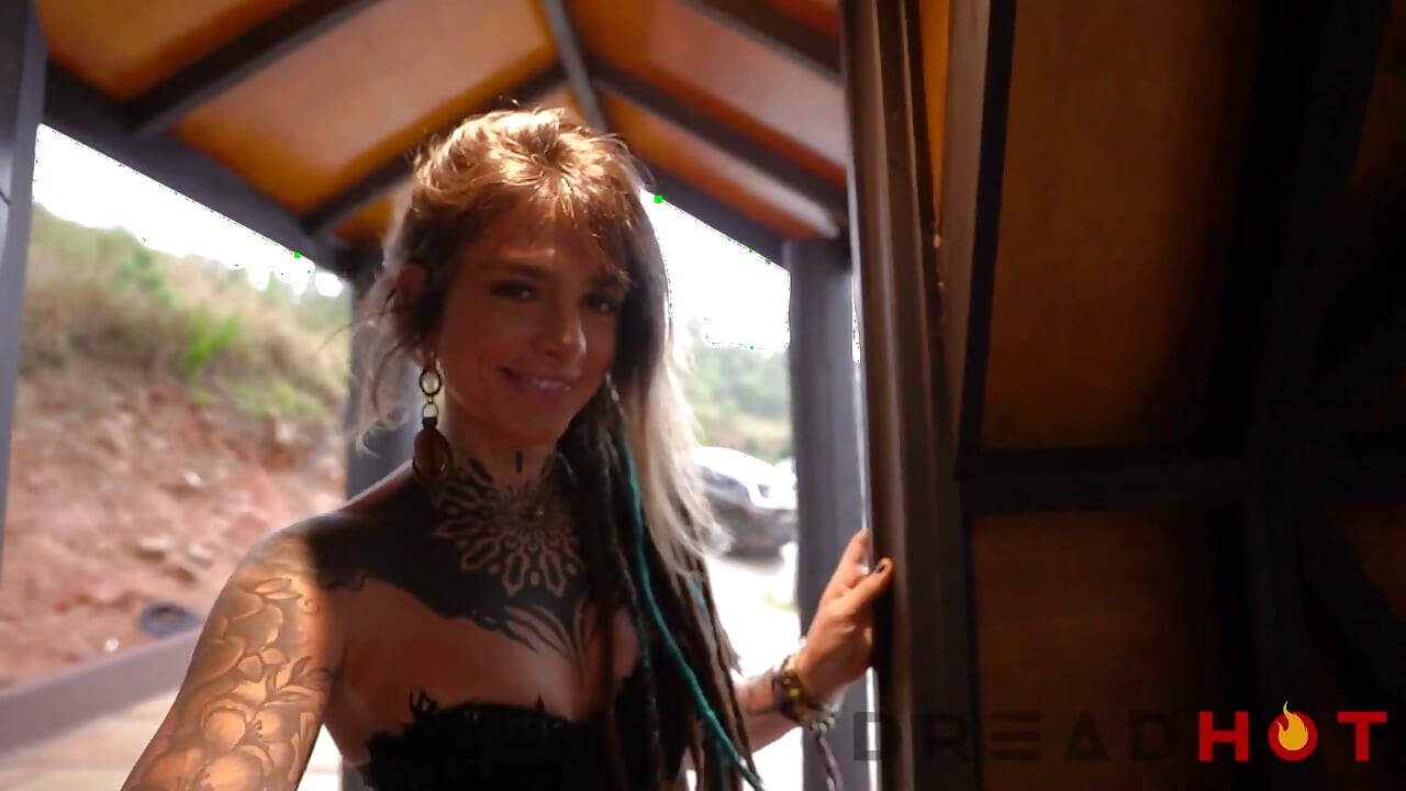 Am rezervat cupola glamping doar pentru a fi futut! Partea 1