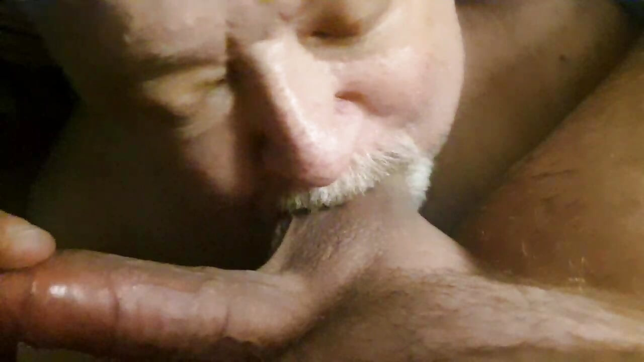 Sugar Daddy suck cock