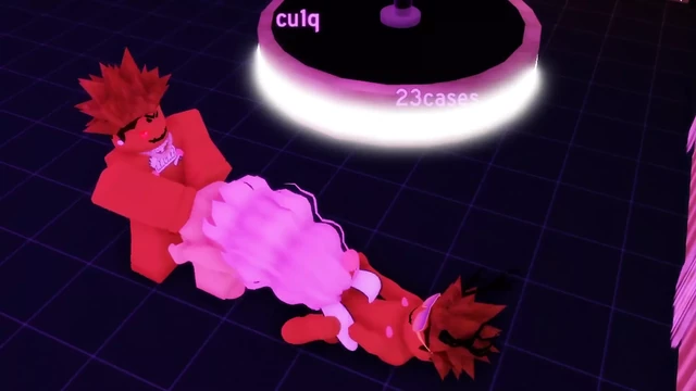 Симпатичная жадная до спермы шлюшка Roblox принимает 2 больших черных члена