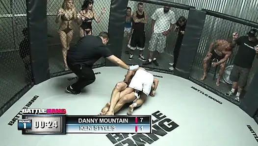 Глубоко выеченная пизда сочной юной пизды выглядит миниатюрной, полной спермы