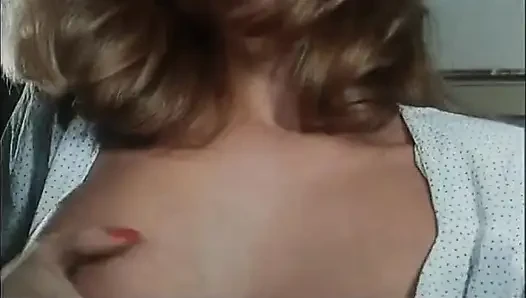 Bokep jadul Italia sama cewek rambut pirang dengan stoking putih lagi asik nyepong kontol