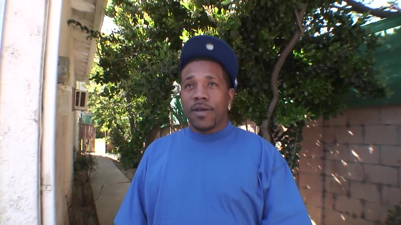 ホットな巻き毛の赤毛が史上最大のペニス体験を手に入れる