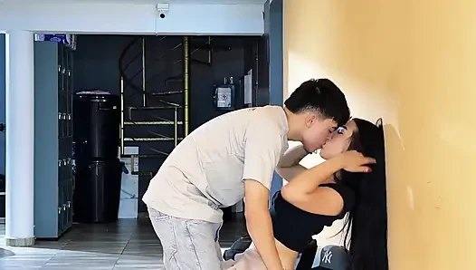 My Beautiful Colombian Friend Forgot Her Wallet and Compensated the Taxi with Her Body, Ended with a Deep Creampie Inside