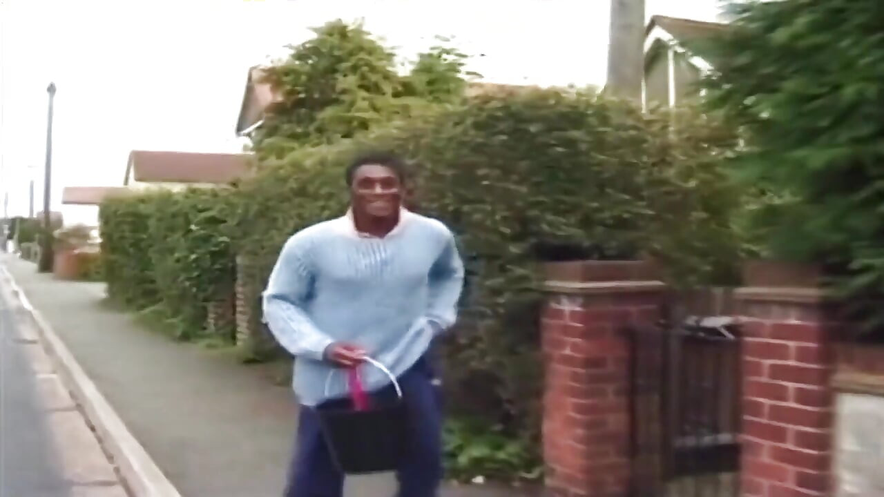 Big Omar's British Adventures: Rear Window Cleaner (2001)