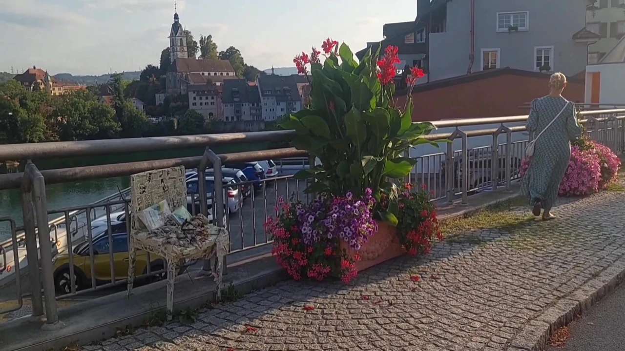 Olgun sarışın eş günlük seksin tadını çıkarıyor