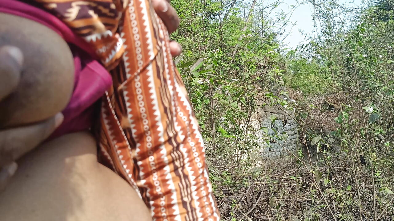 College couples enjoying outdoor fucking