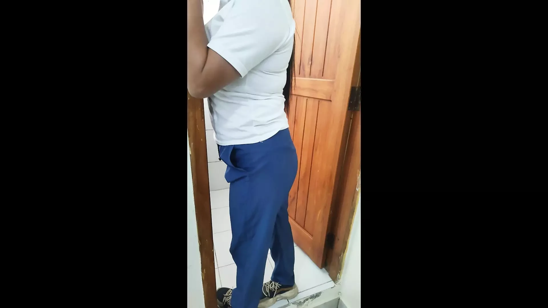 ESTOU APRENDENDO A CHUPAR PÊNIS !! VISITEI MEU MEIO-IRMÃO NO TRABALHO DELE E DEI UM BOQUETE NO PÊNIS PEQUENO.