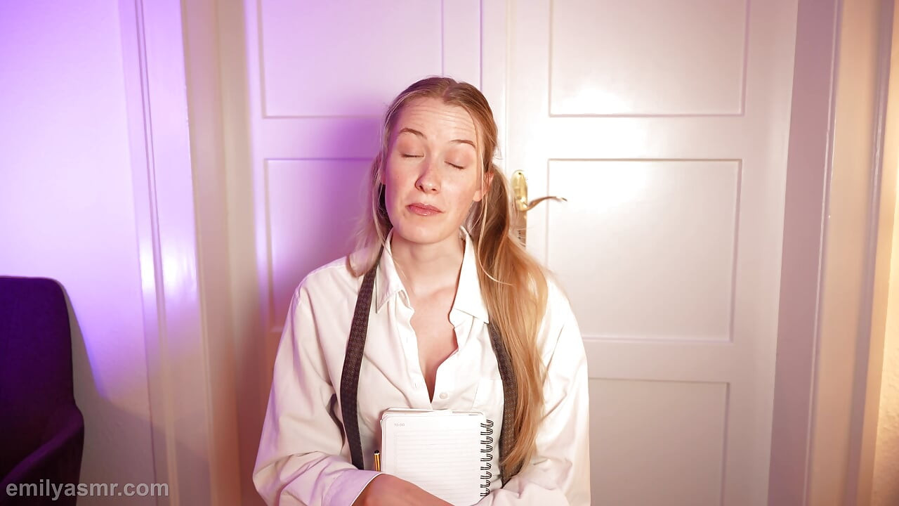 Nerd universitária quer você no ônibus escolar - ASMR roleplay