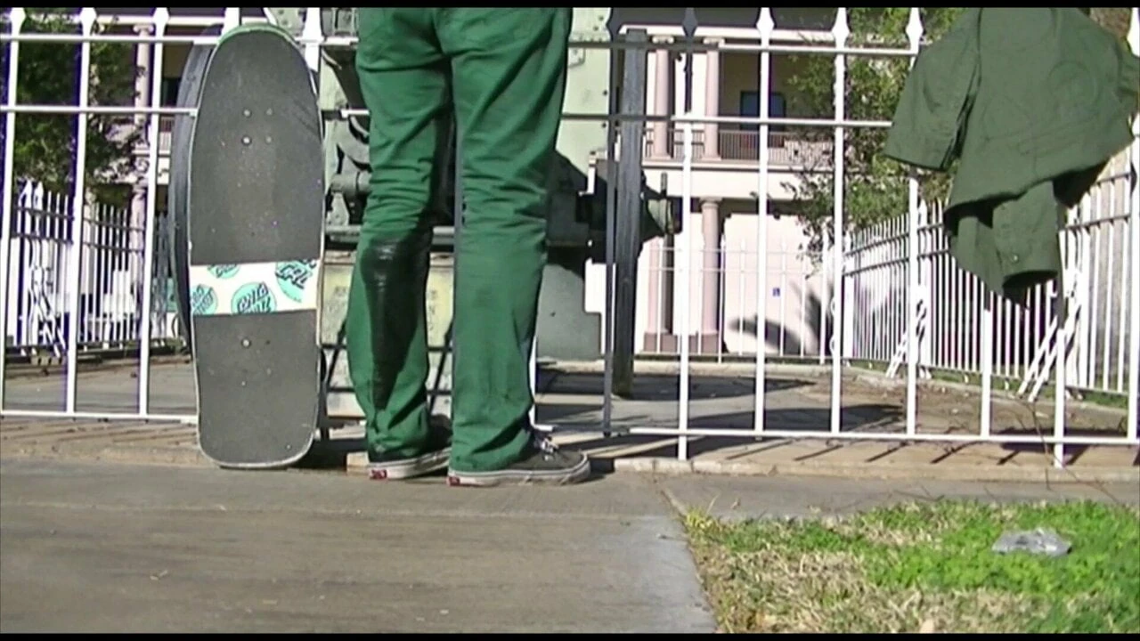 PEEING MY GREN PANTS IN PUBLIC