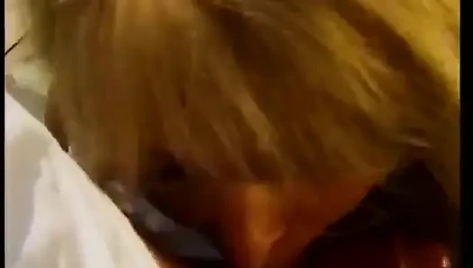 Gadis berkulit putih suka nyepong kontol sebelum dientot