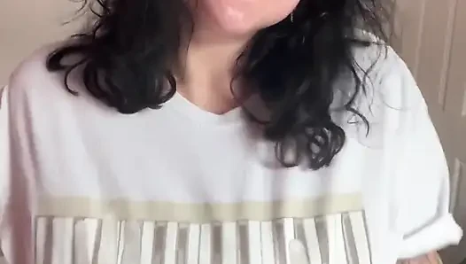 Я не могу играть музыку здесь, но просто знаю, что я пел песню в моей голове, пока я разделся для тебя