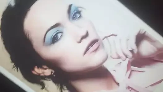 Violett Beane boşalma anısına #2