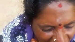 Tamil tante neemt sperma minnaar in haar mond