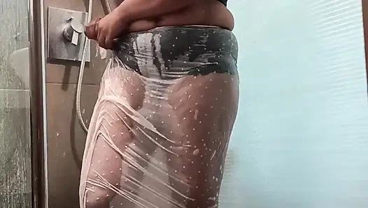 Шоу в душе с Спанданой