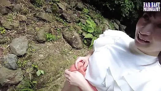 Wet-Mark блуждает, как она оставляет шаловливый мерцающий след там, где она обнажает себя 1-й половине