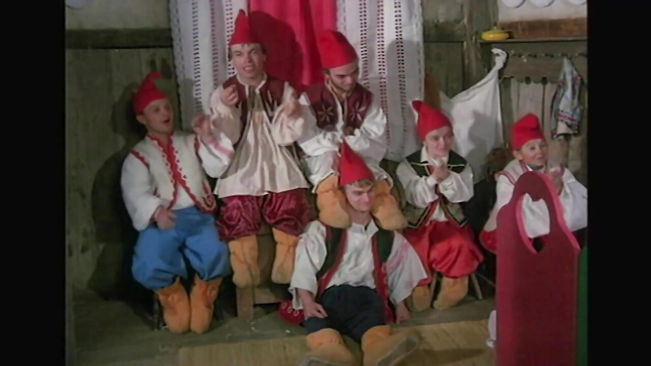 Snow White Became Snow Fucking with the Seven Dwarfs in the Ass