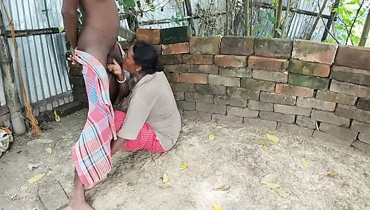 Pados ki bhabhi ki outdoor chudai
