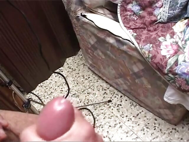 Brunetă amatoare lovită de două pule tare