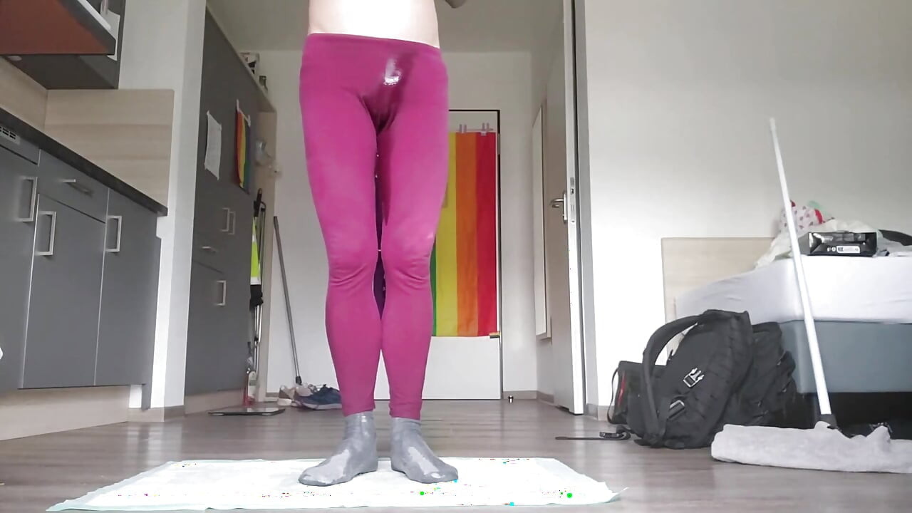 Pissing in Same Leggins Again