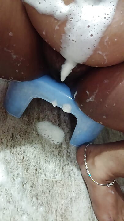 Nude Bathing Bhabhi