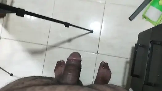 Kocası karısının götten ve amından sikilmesini izliyor