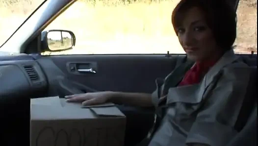 Жесткий анальный удар для молодой брюнетки