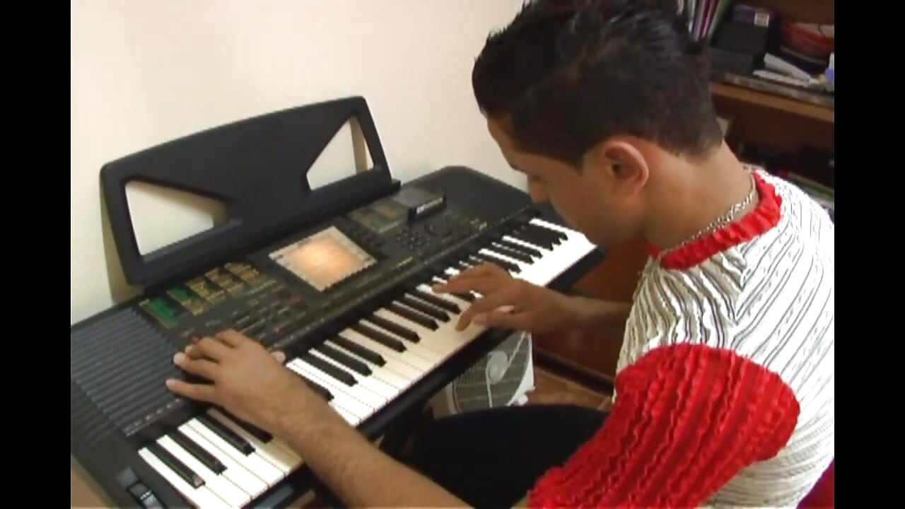 Chico calvo monta una gran polla