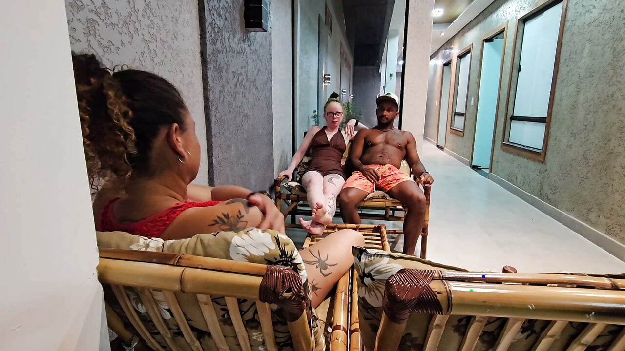 DEPOIS DO BANHO DE  PISCINA A HISTORIA DE AMIZADE ACABA EM SEXO TRAIR A COMFIANÇA DA  AMIGA DANDO PRO MARIDO DELA