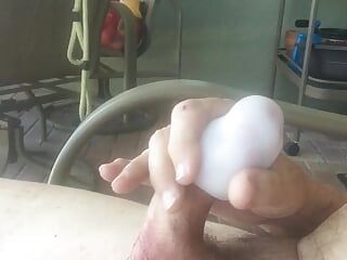 Kis pénisz egy tinga tojásban