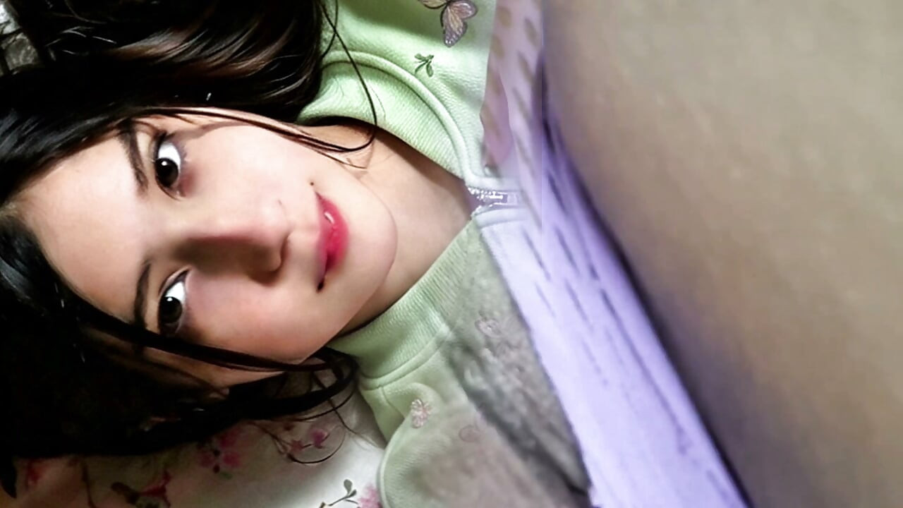Colombian influencer masturbates with her neighbor