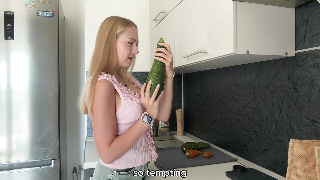 STEPSON'S BIG DICK OR A ZUCCHINI? STEPMOM CHOOSE WHERE TO SIT WITH HER HUGE ASS.