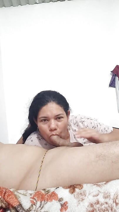 人妻吮吸鸡巴的乳头风格